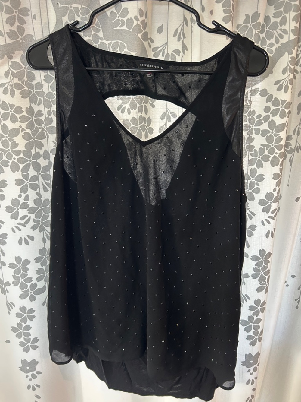Rock & Republic Black Sleeveless Embellished V-Neck Camisole